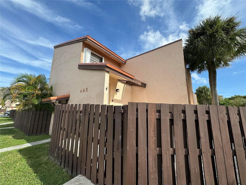 Recently Rented: $2,950 (3 beds, 2 baths, 1130 Square Feet)