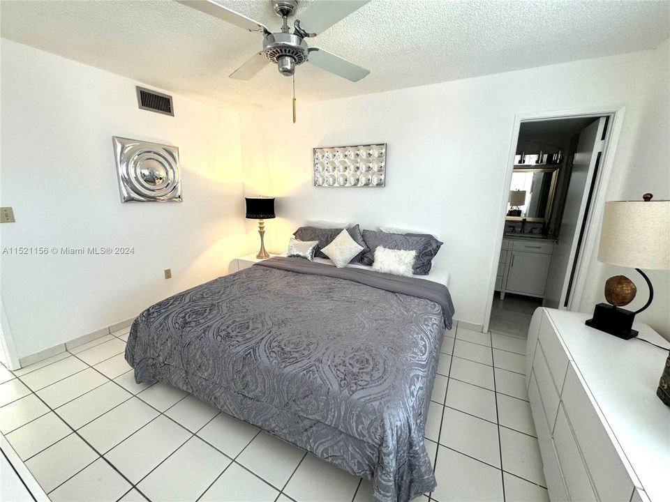Recently Rented: $2,950 (3 beds, 2 baths, 1130 Square Feet)
