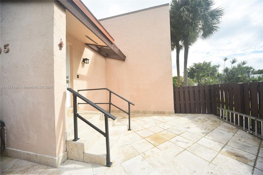 Recently Rented: $2,950 (3 beds, 2 baths, 1130 Square Feet)