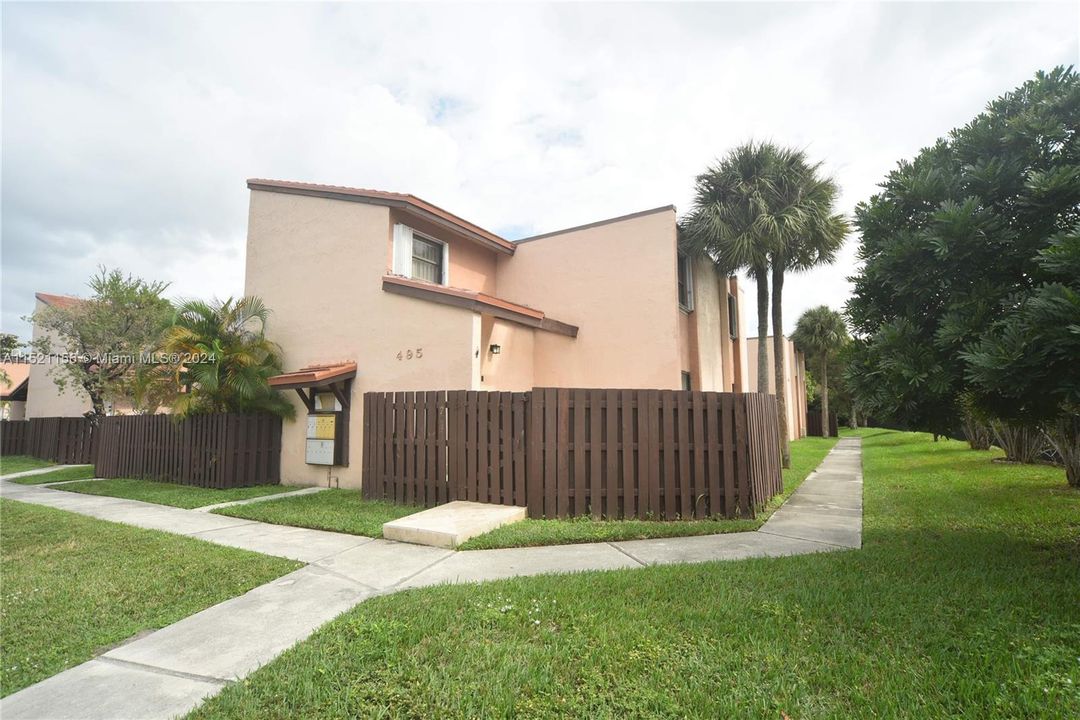 Recently Rented: $2,950 (3 beds, 2 baths, 1130 Square Feet)