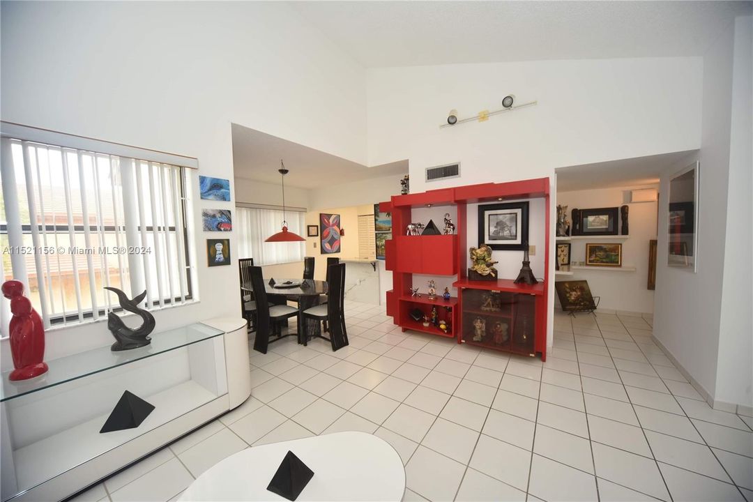 Recently Rented: $2,950 (3 beds, 2 baths, 1130 Square Feet)