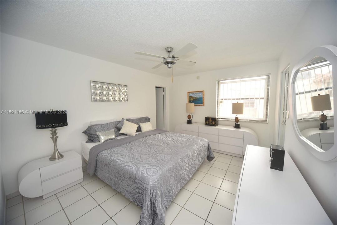 Recently Rented: $2,950 (3 beds, 2 baths, 1130 Square Feet)