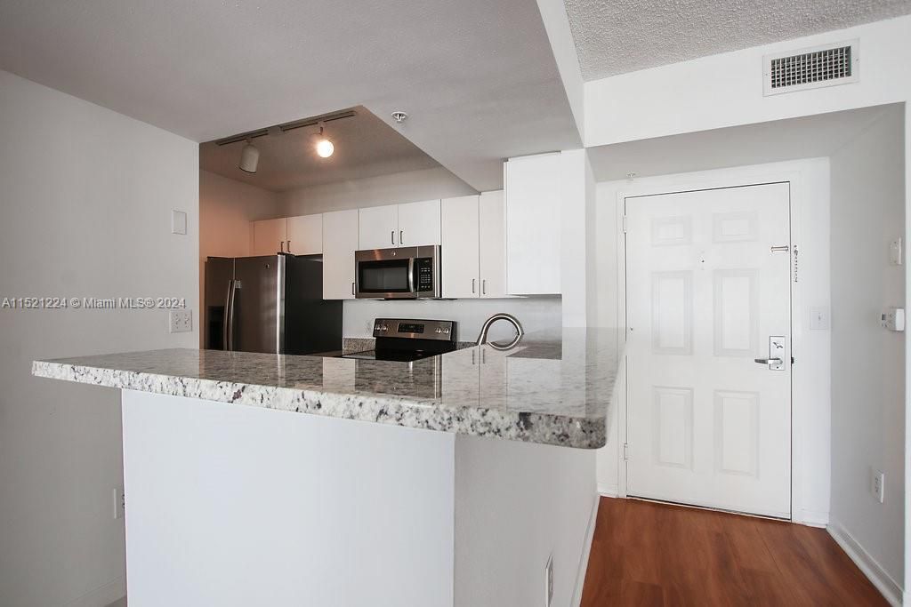 Recientemente alquilado: $2,863 (1 camas, 1 baños, 872 Pies cuadrados)