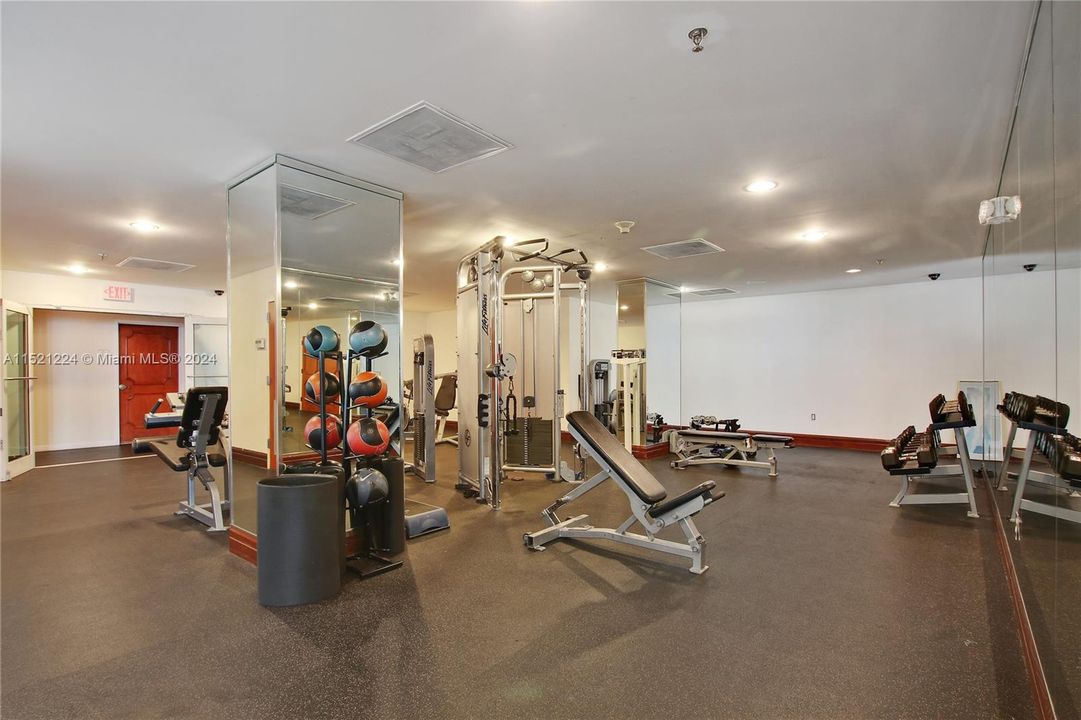 Recientemente alquilado: $2,863 (1 camas, 1 baños, 872 Pies cuadrados)