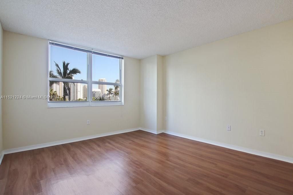 Recientemente alquilado: $2,863 (1 camas, 1 baños, 872 Pies cuadrados)