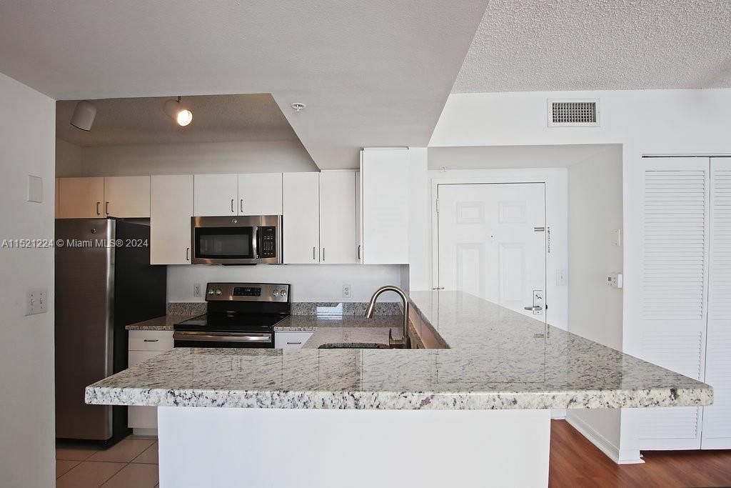 Recientemente alquilado: $2,863 (1 camas, 1 baños, 872 Pies cuadrados)