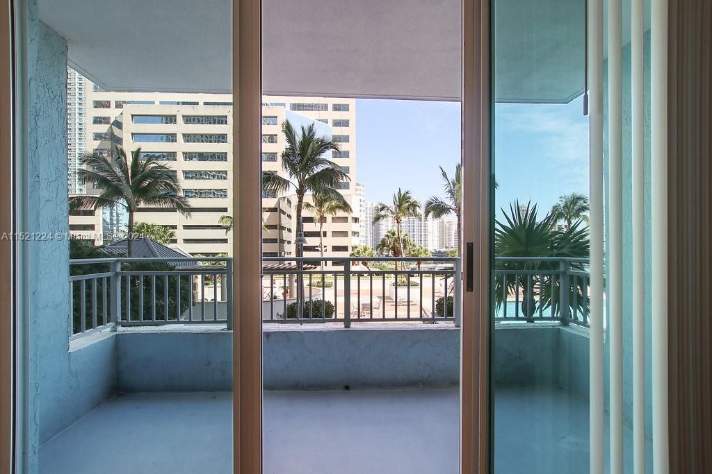 Recientemente alquilado: $2,863 (1 camas, 1 baños, 872 Pies cuadrados)