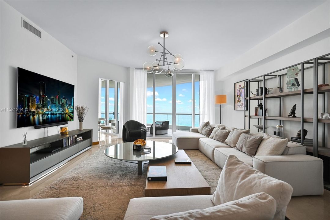 Recently Sold: $3,650,000 (3 beds, 4 baths, 2772 Square Feet)