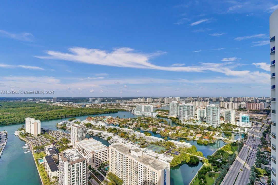 Recently Sold: $2,500,000 (3 beds, 3 baths, 2558 Square Feet)