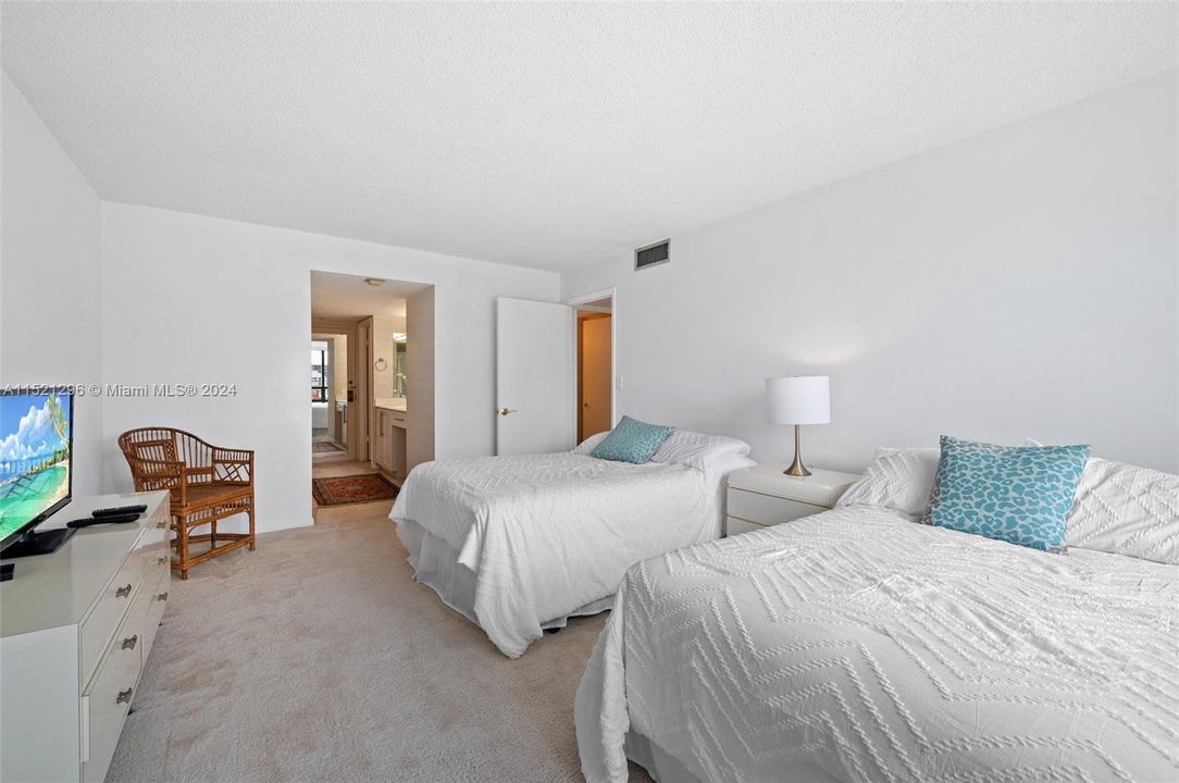 Active With Contract: $5,900 (3 beds, 3 baths, 2059 Square Feet)