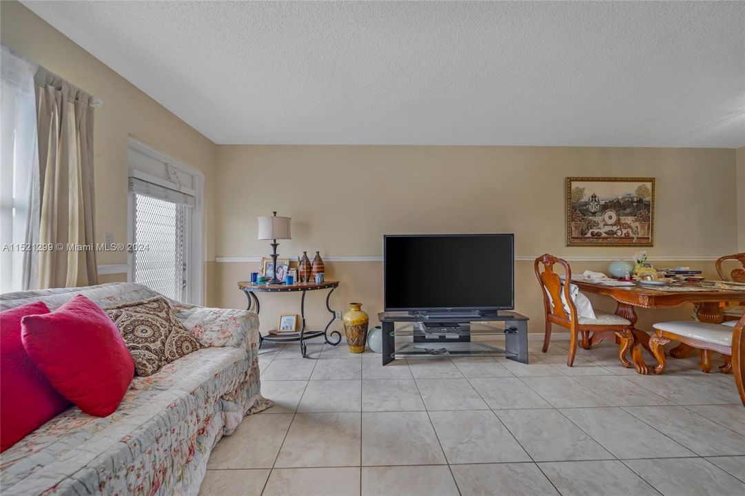 Active With Contract: $80,000 (1 beds, 1 baths, 590 Square Feet)