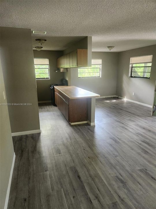Recently Rented: $2,900 (2 beds, 1 baths, 1014 Square Feet)