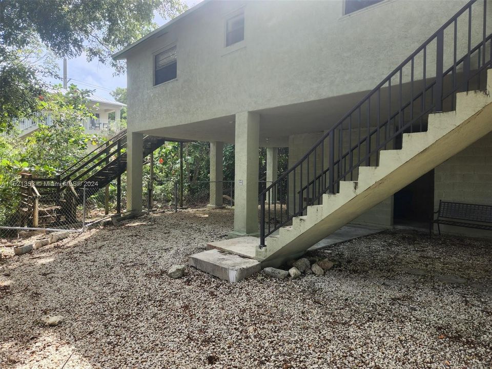 Active With Contract: $2,900 (2 beds, 1 baths, 1014 Square Feet)