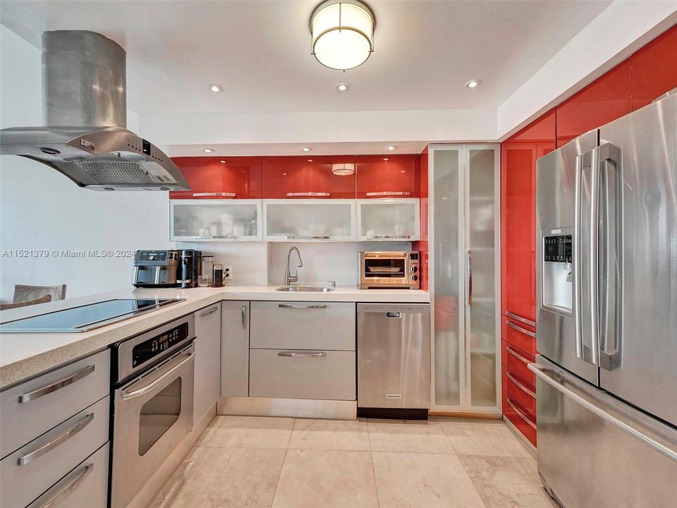 Recently Sold: $290,000 (1 beds, 1 baths, 913 Square Feet)