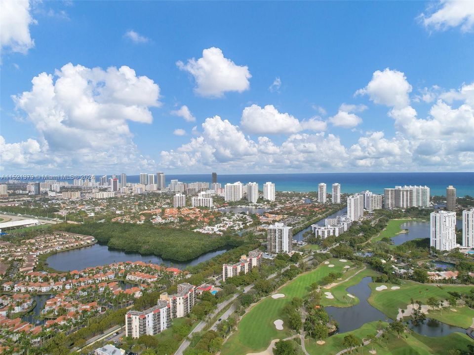 Recently Sold: $290,000 (1 beds, 1 baths, 913 Square Feet)