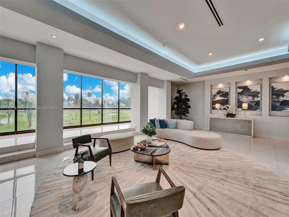 Recently Sold: $290,000 (1 beds, 1 baths, 913 Square Feet)