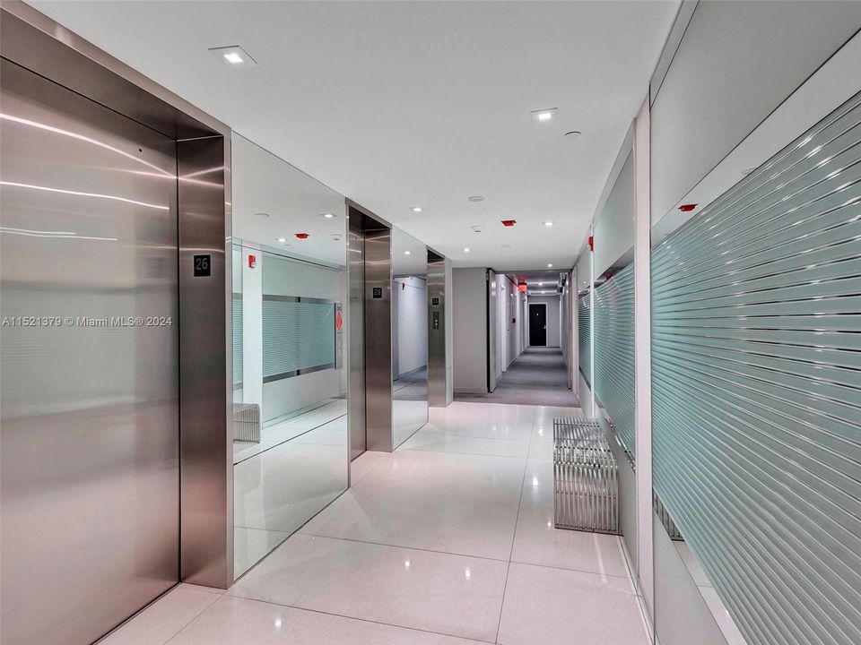 Recently Sold: $290,000 (1 beds, 1 baths, 913 Square Feet)