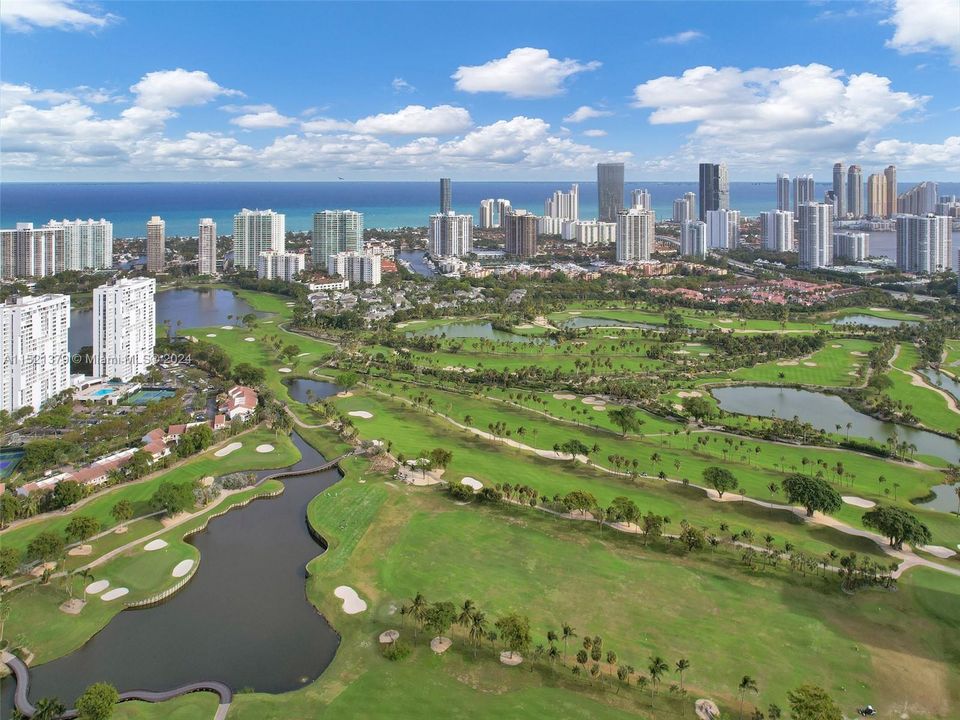 Recently Sold: $290,000 (1 beds, 1 baths, 913 Square Feet)