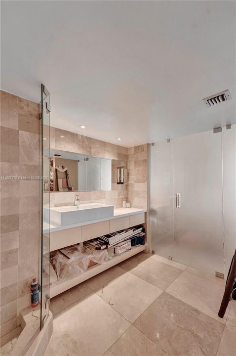 Recently Sold: $290,000 (1 beds, 1 baths, 913 Square Feet)