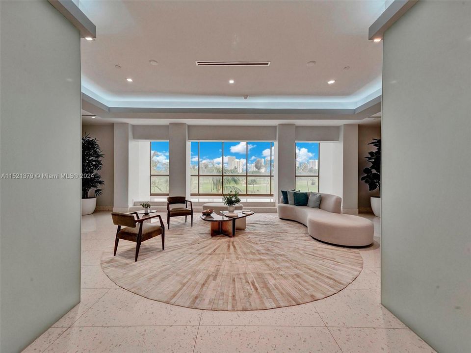 Recently Sold: $290,000 (1 beds, 1 baths, 913 Square Feet)