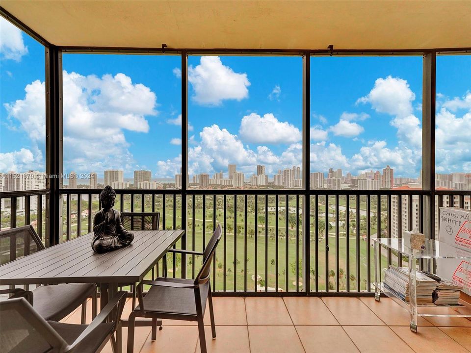 Recently Sold: $290,000 (1 beds, 1 baths, 913 Square Feet)