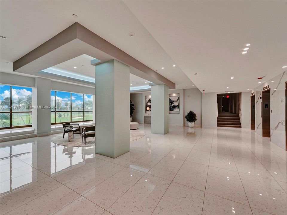 Recently Sold: $290,000 (1 beds, 1 baths, 913 Square Feet)