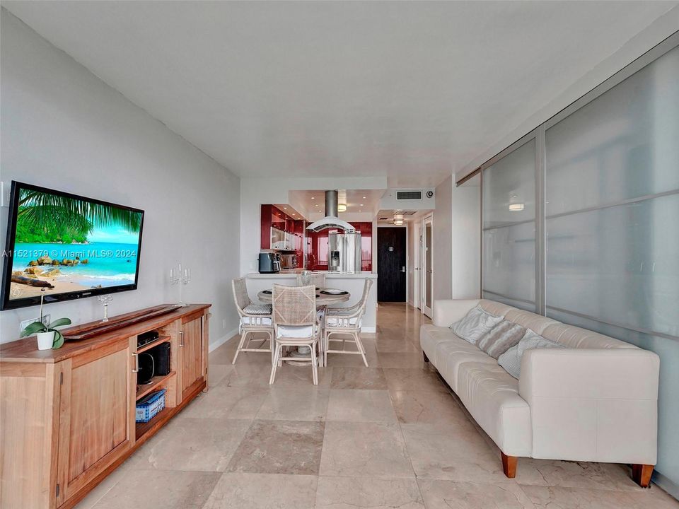 Recently Sold: $290,000 (1 beds, 1 baths, 913 Square Feet)