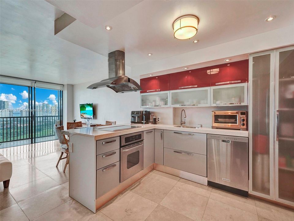 Recently Sold: $290,000 (1 beds, 1 baths, 913 Square Feet)