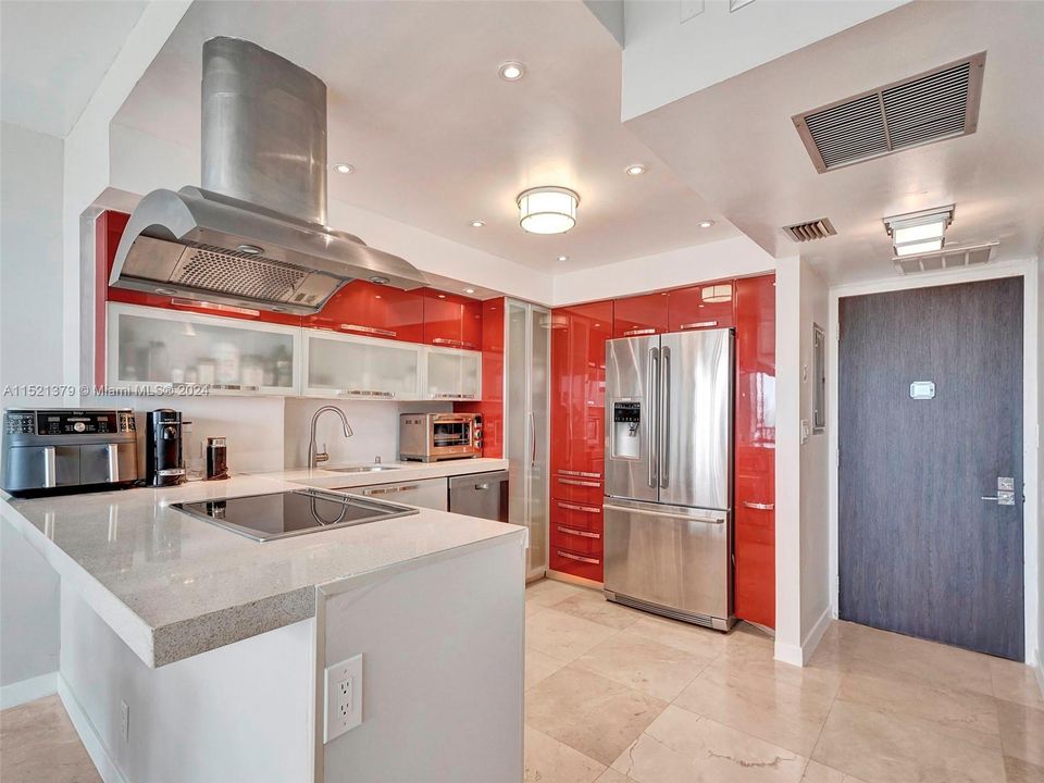 Recently Sold: $290,000 (1 beds, 1 baths, 913 Square Feet)