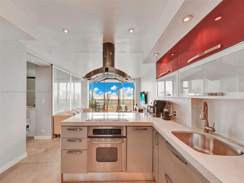 Recently Sold: $290,000 (1 beds, 1 baths, 913 Square Feet)