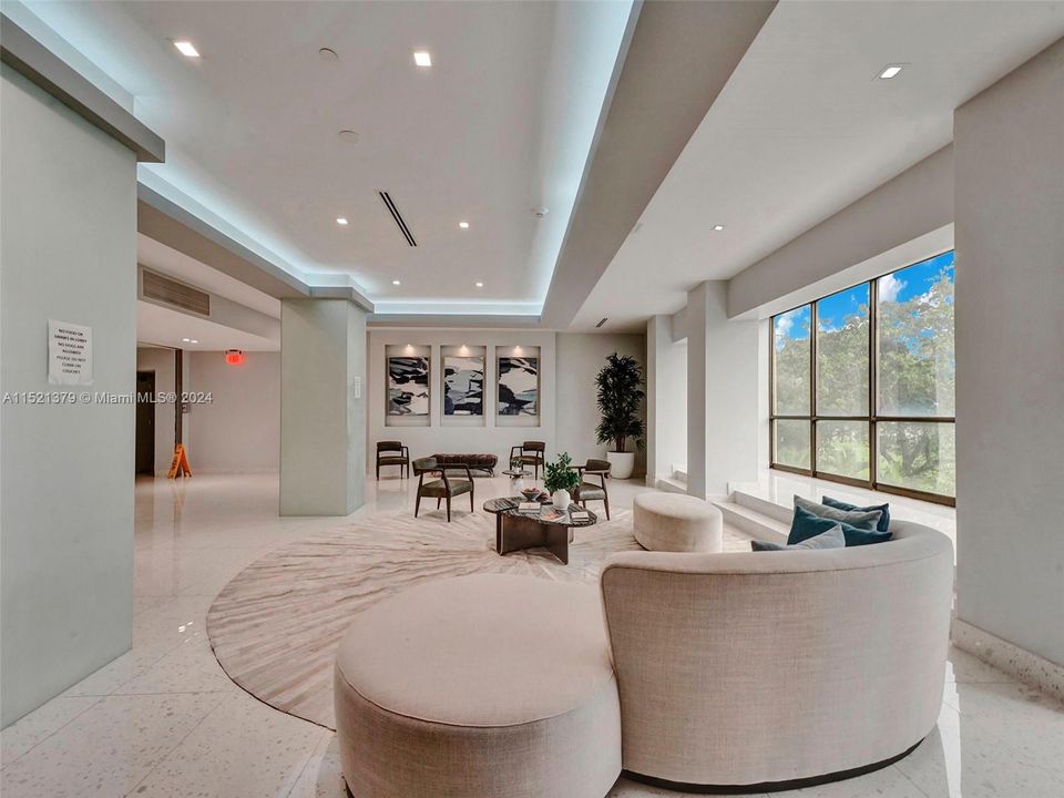 Recently Sold: $290,000 (1 beds, 1 baths, 913 Square Feet)