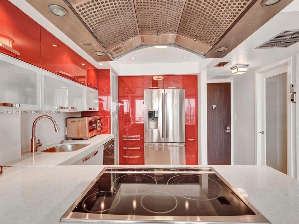 Recently Sold: $290,000 (1 beds, 1 baths, 913 Square Feet)