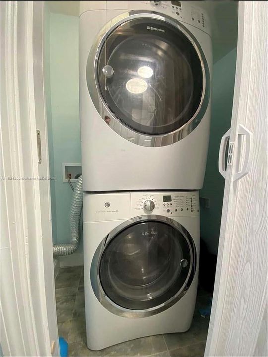 unit 1 HE washer & dryer
