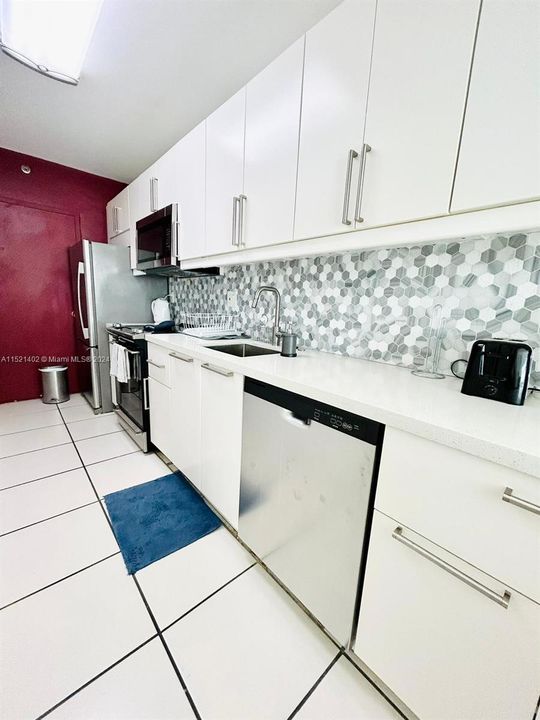 For Sale: $355,000 (1 beds, 1 baths, 530 Square Feet)