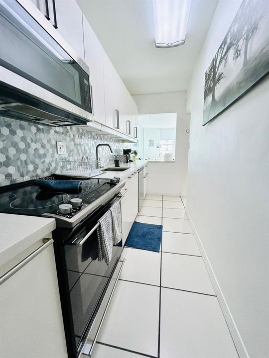 For Sale: $355,000 (1 beds, 1 baths, 530 Square Feet)