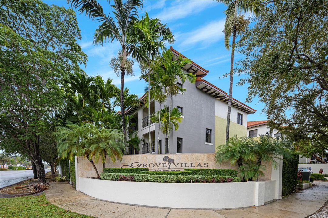 Recently Sold: $949,000 (3 beds, 2 baths, 1425 Square Feet)