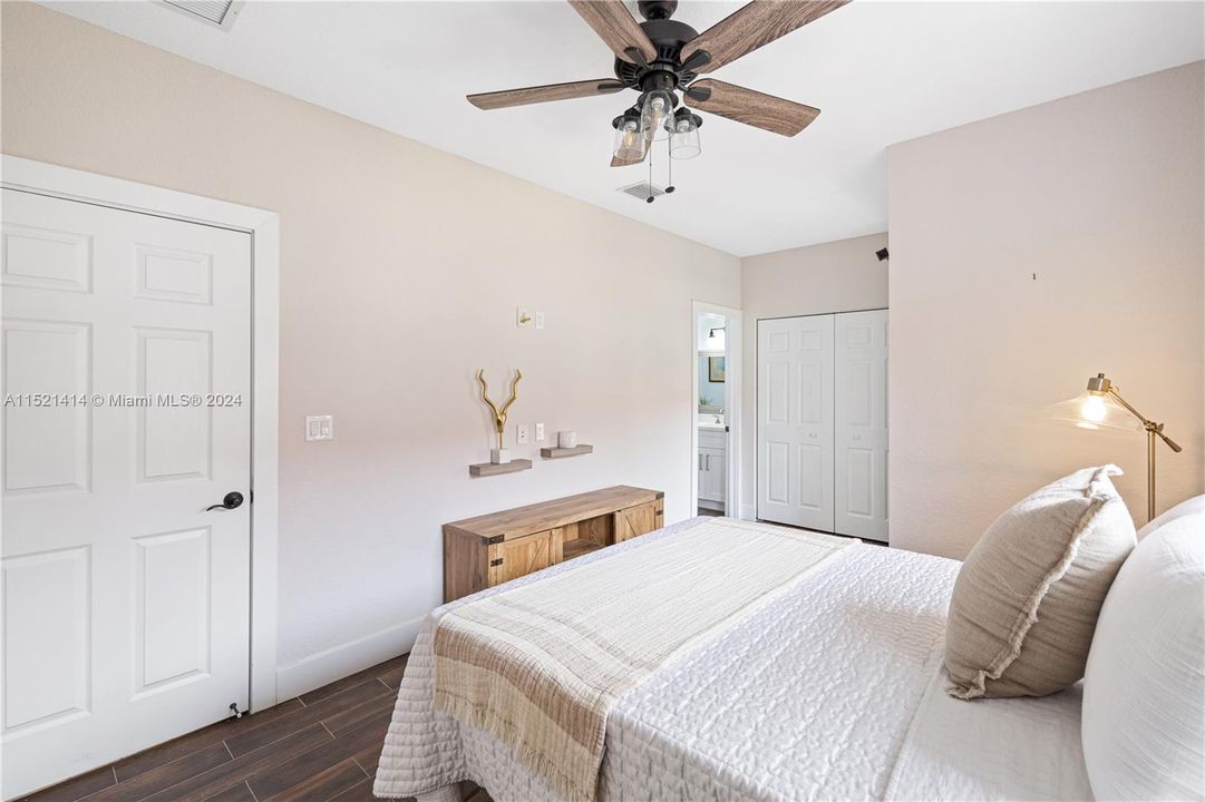 Recently Sold: $949,000 (3 beds, 2 baths, 1425 Square Feet)