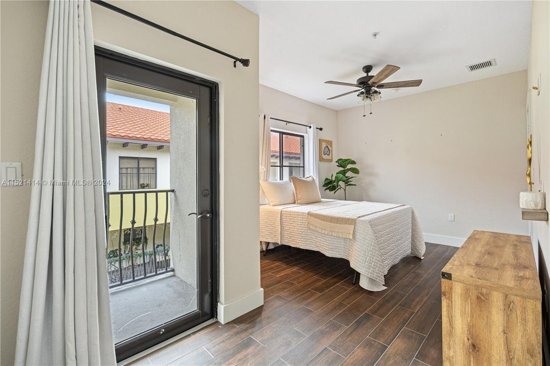 Recently Sold: $949,000 (3 beds, 2 baths, 1425 Square Feet)