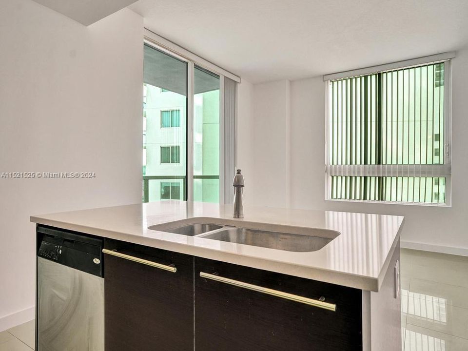 Recently Rented: $2,600 (1 beds, 1 baths, 651 Square Feet)