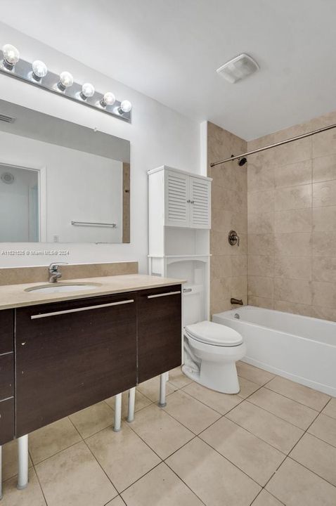 Recently Rented: $2,600 (1 beds, 1 baths, 651 Square Feet)