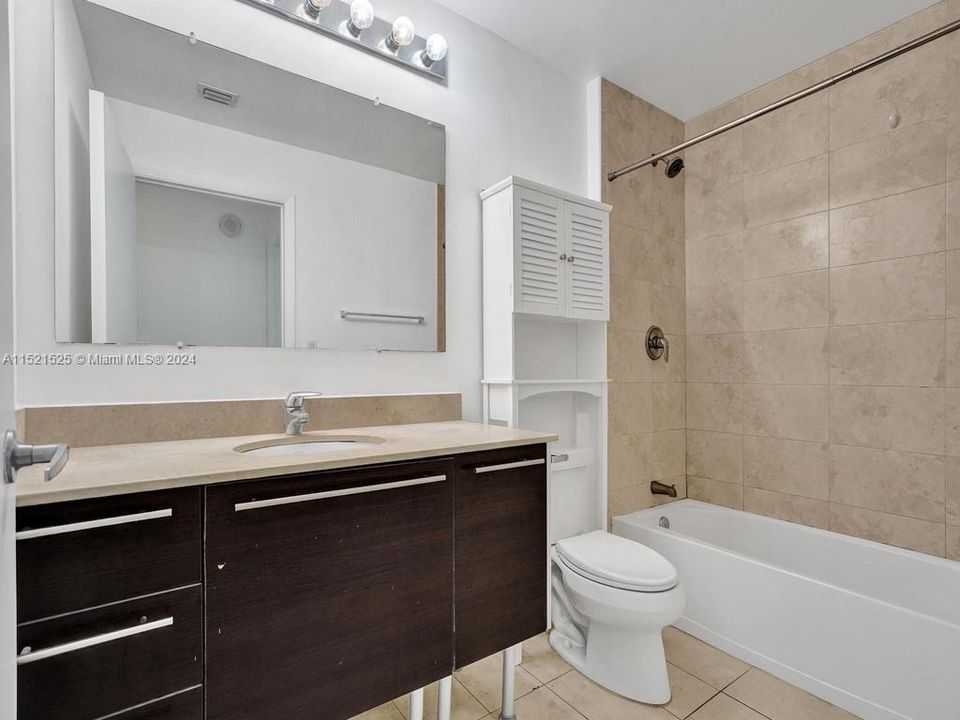 Recently Rented: $2,600 (1 beds, 1 baths, 651 Square Feet)