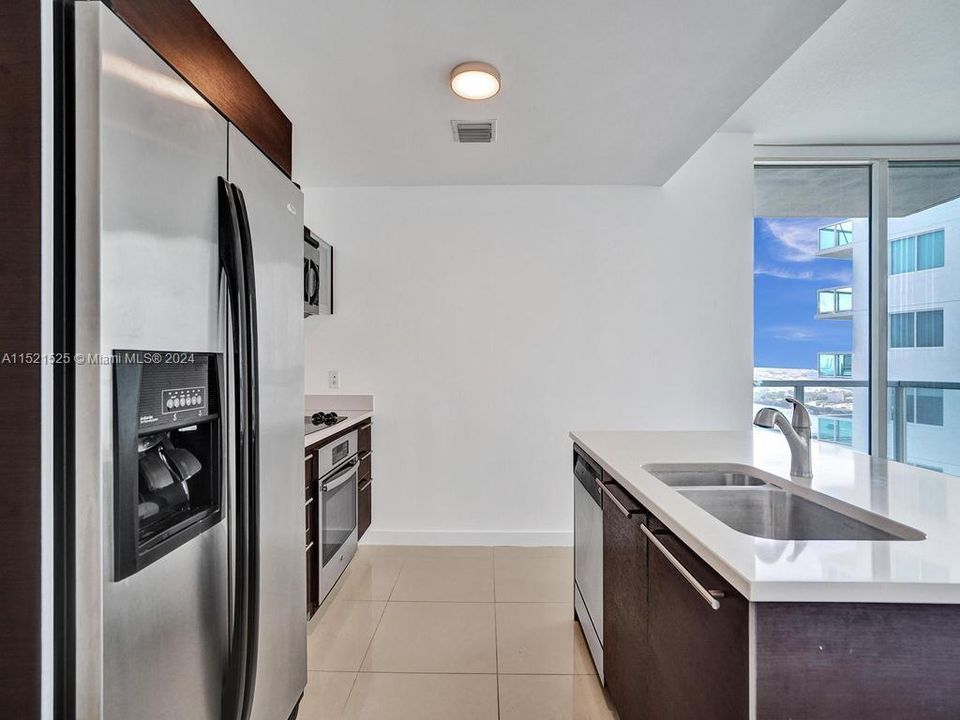 Recently Rented: $2,600 (1 beds, 1 baths, 651 Square Feet)