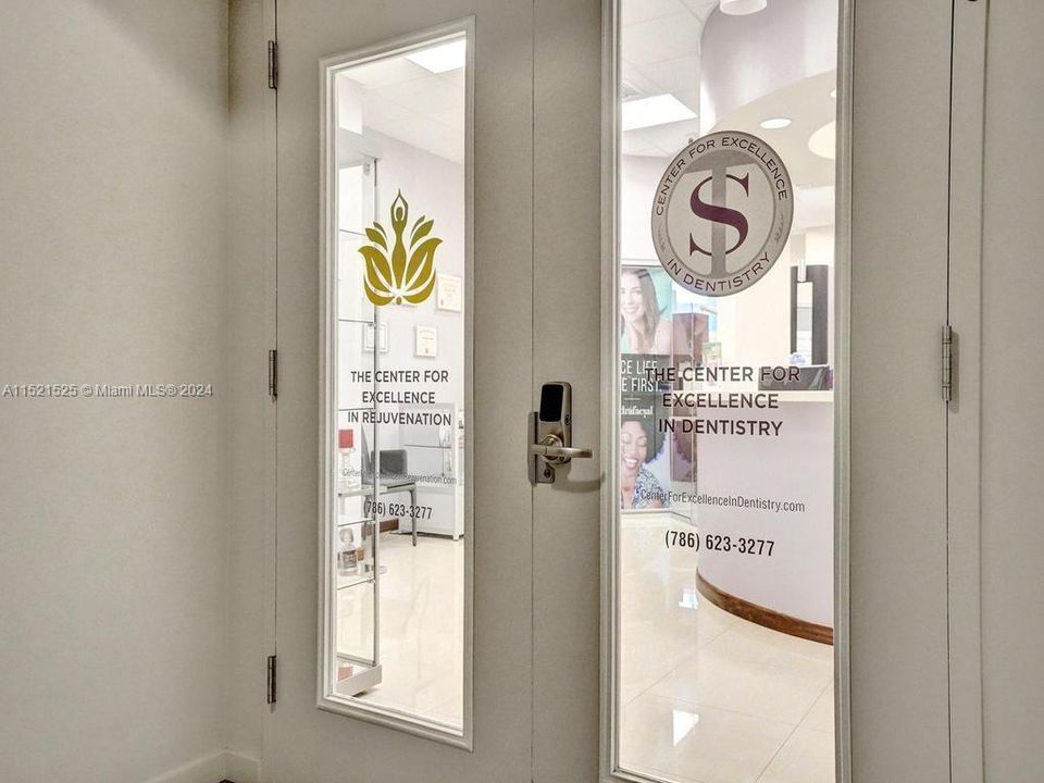 Recently Rented: $2,600 (1 beds, 1 baths, 651 Square Feet)