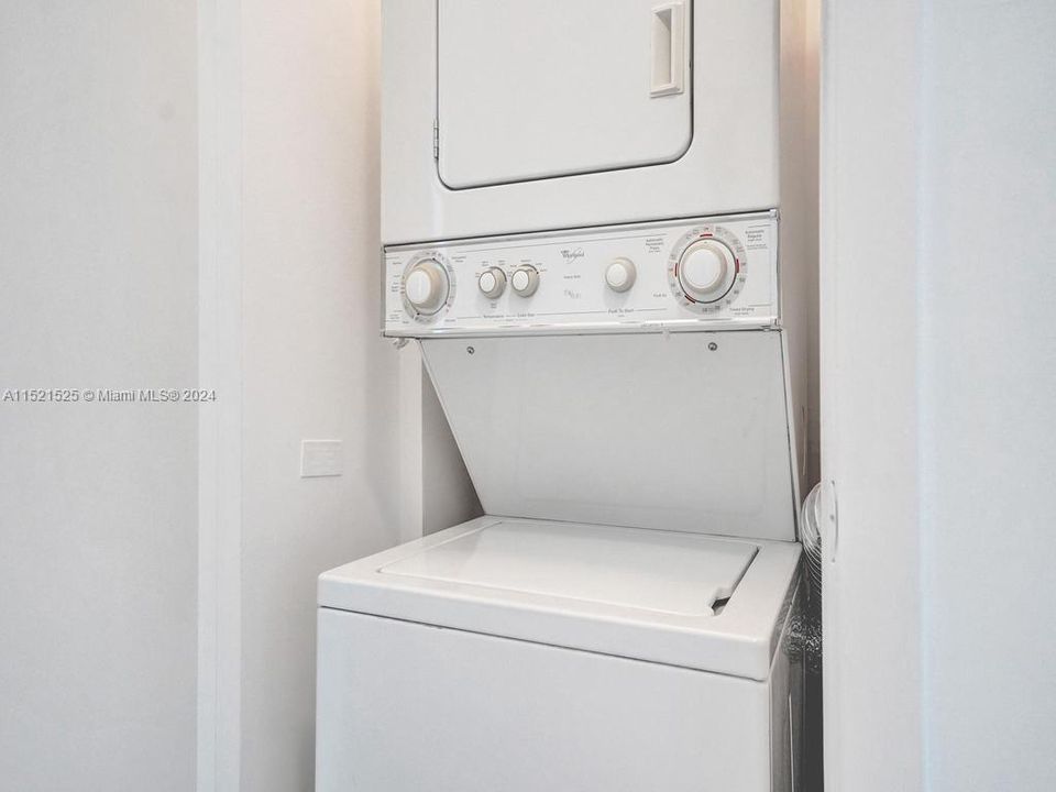 Recently Rented: $2,600 (1 beds, 1 baths, 651 Square Feet)