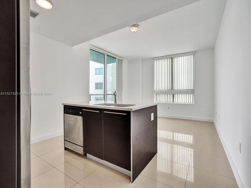 Recently Rented: $2,600 (1 beds, 1 baths, 651 Square Feet)