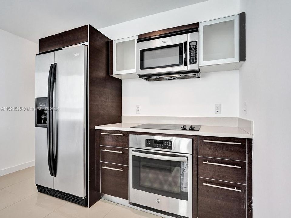 Recently Rented: $2,600 (1 beds, 1 baths, 651 Square Feet)