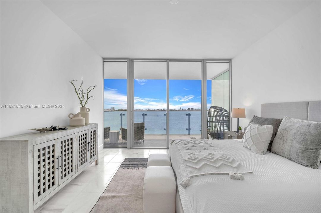 Active With Contract: $2,990,000 (3 beds, 4 baths, 2586 Square Feet)