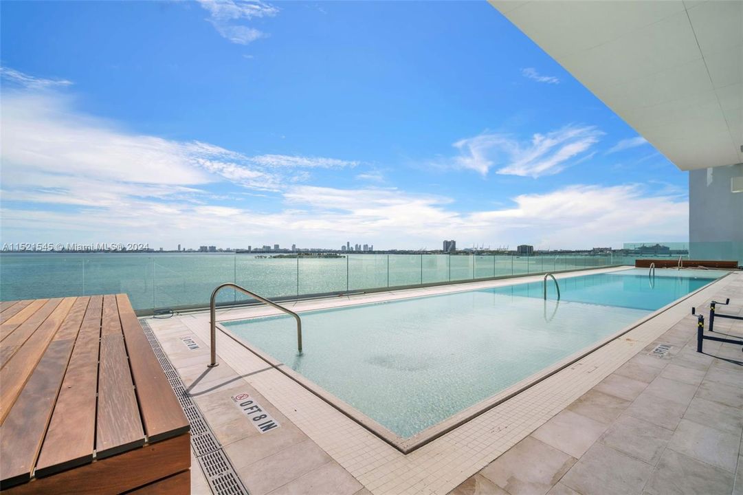 Active With Contract: $2,990,000 (3 beds, 4 baths, 2586 Square Feet)