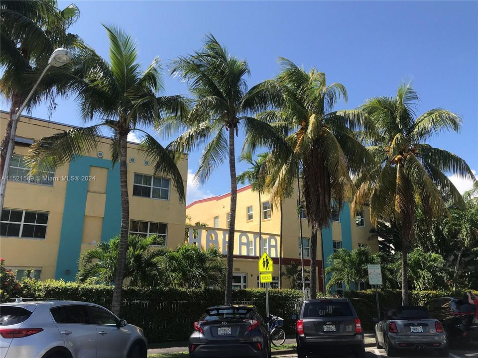 Recently Rented: $2,100 (1 beds, 1 baths, 580 Square Feet)