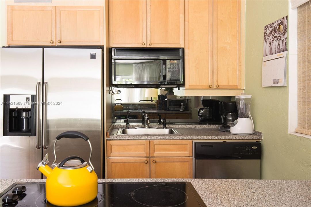 Recently Rented: $2,100 (1 beds, 1 baths, 580 Square Feet)